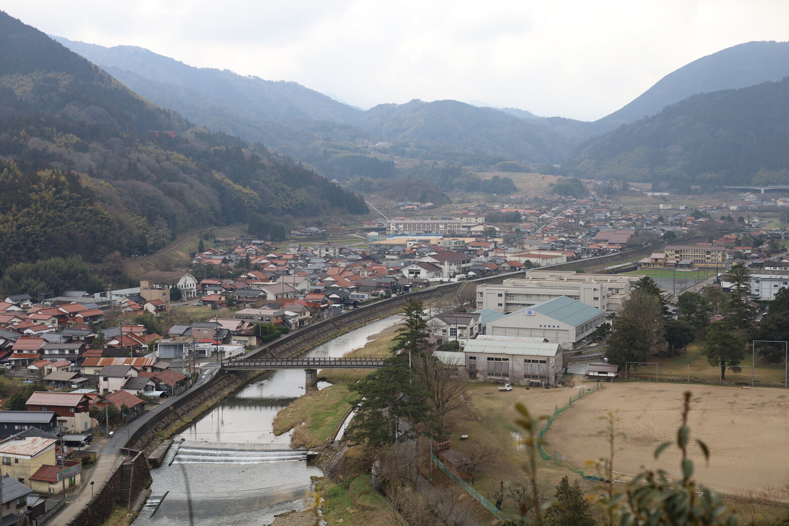 太皷谷稲成神社から見下ろした町