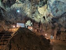 稲積水中鍾乳洞