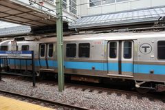 Orient Heights StationとBlue Lineの車両