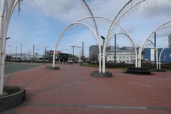 空港前の広場。そのまま市街地に行ける