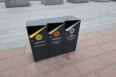 停留所のごみ箱