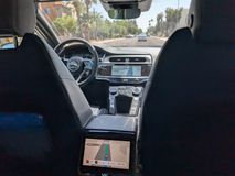 Waymoの人のいない運転席