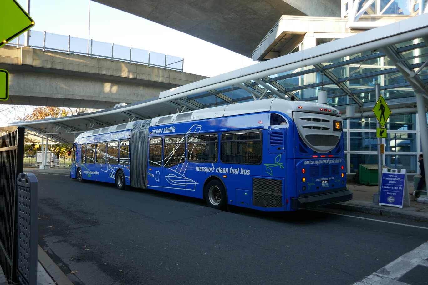 MBTA Bus #55 @ Airport Station (2017年11月撮影)