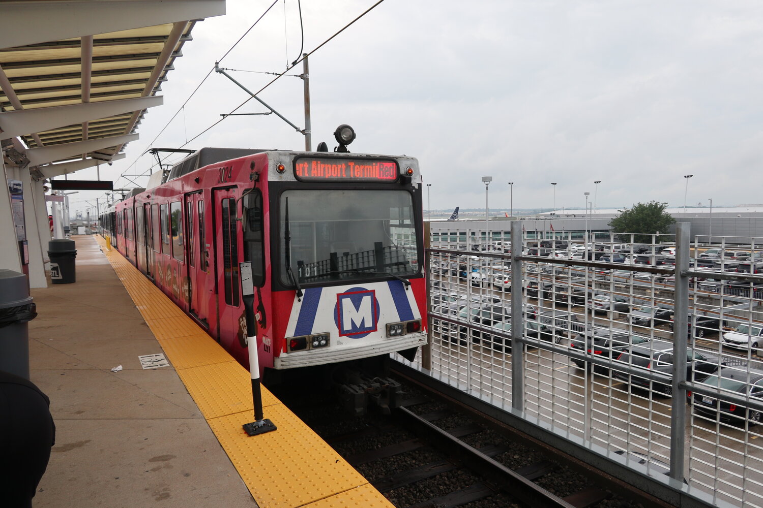 Red Line@Lambert Airport Terminal 2 (2022年7月撮影)