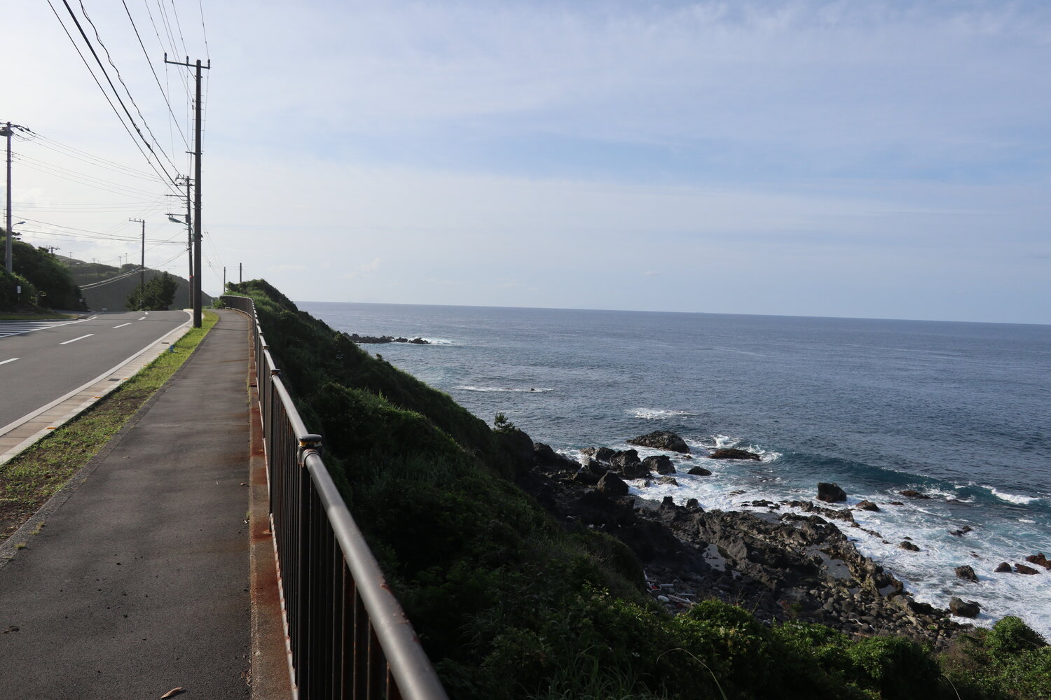 三宅一周道路(都道212号線)の海岸沿い